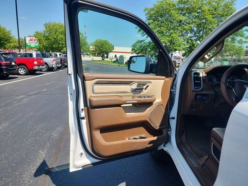 Used 2020 RAM 1500 Laramie AWD/4WD image 16