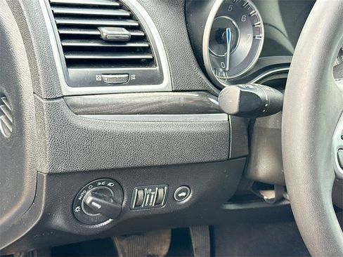 Used 2022 Chrysler 300 Touring w/ Sport Appearance Package image 11