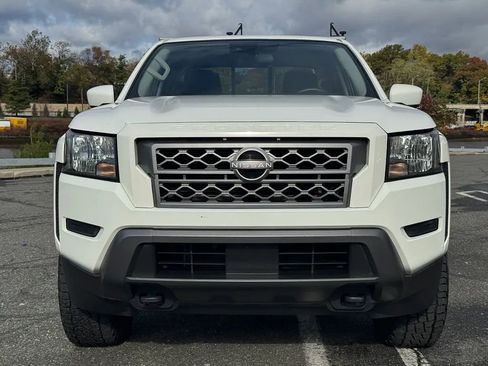 Used 2022 Nissan Frontier SV image 2