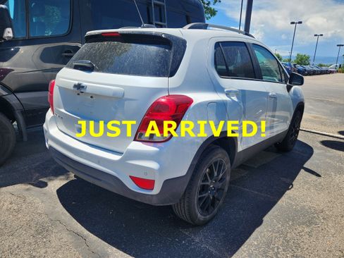 Used 2022 Chevrolet Trax LT w/ Driver Confidence Package AWD/4WD image 3