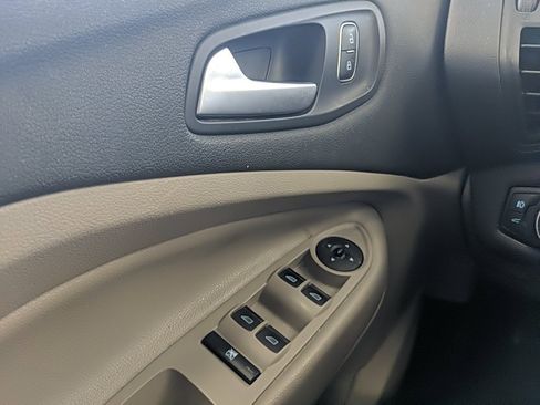 Used 2018 Ford Escape SE image 25