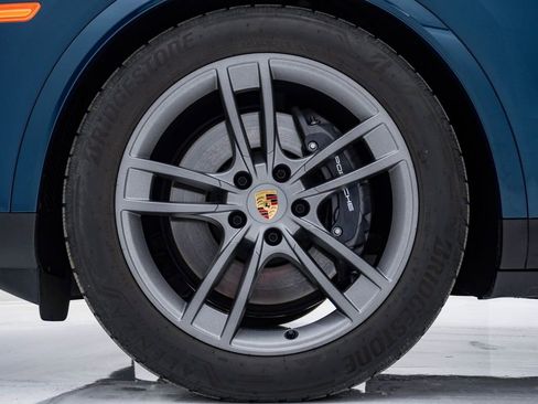 Certified 2024 Porsche Cayenne Coupe image 13