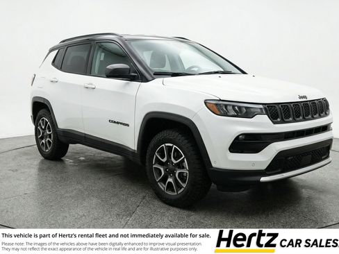 Used 2025 Jeep Compass Trailhawk image 1