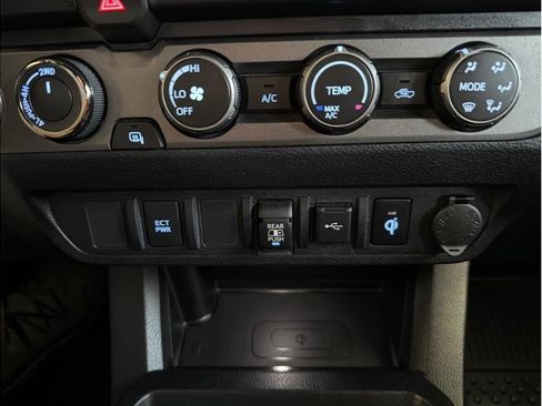 Used 2020 Toyota Tacoma TRD Off-Road image 23