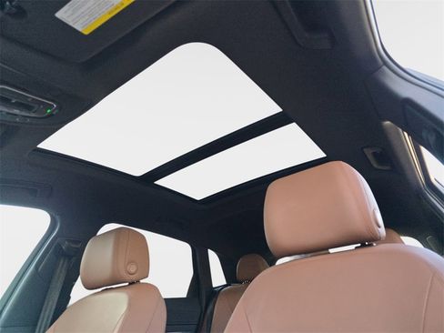 Used 2019 Audi e-tron Premium Plus image 34