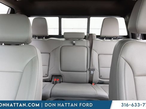 Used 2021 GMC Sierra 1500 SLT w/ SLT Convenience Package AWD/4WD image 17