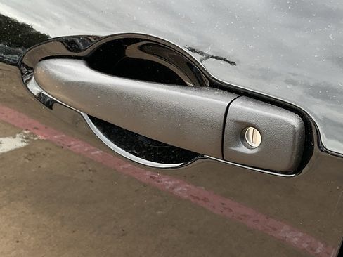 New 2025 Nissan Kicks Play S image 9