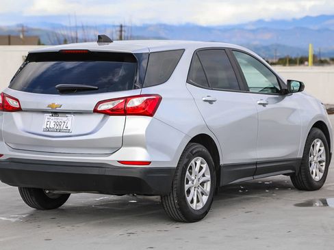 Used 2021 Chevrolet Equinox LS image 5