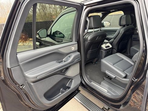 New 2025 Lincoln Navigator L Reserve w/ Jet Appearance Package image 21