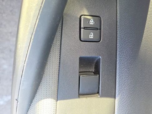 Used 2021 Toyota Corolla LE image 30