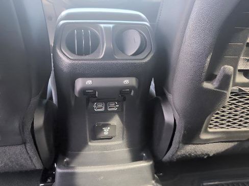 Used 2020 Jeep Wrangler Unlimited Rubicon w/ Uconnect 4C Nav & Sound Group image 20