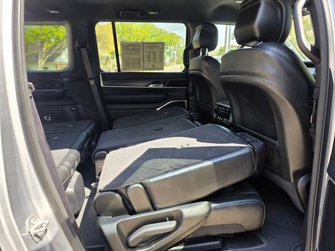 Used 2024 Jeep Wagoneer L Series II image 47