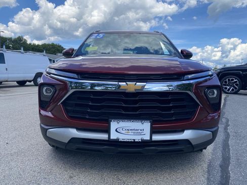 Used 2025 Chevrolet TrailBlazer LT AWD/4WD image 2