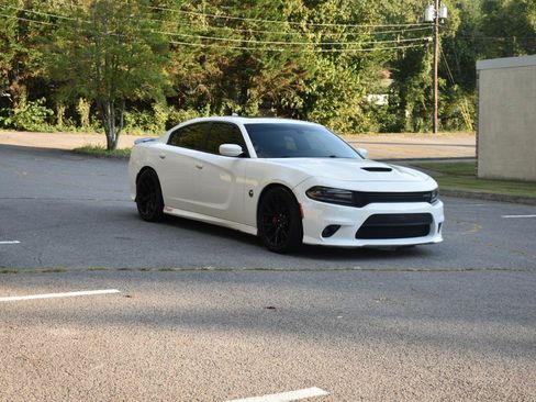 Used 2015 Dodge Charger R/T Scat Pack w/ Beats Audio Group RWD image 9