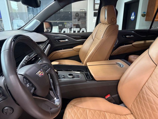 Used 2023 Cadillac Escalade ESV Sport w/ LPO, ONYX Package AWD/4WD image 7