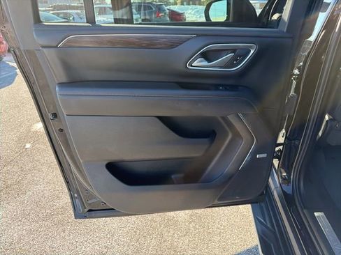 Used 2022 Chevrolet Suburban LT w/ LT Signature Plus Package image 15