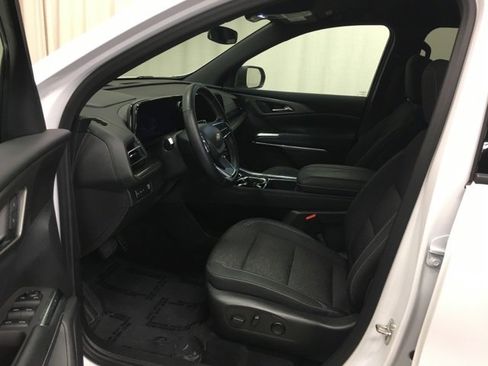 Used 2025 Chevrolet Traverse LT image 15