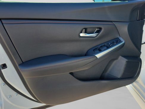 Certified 2025 Nissan Sentra SR image 19