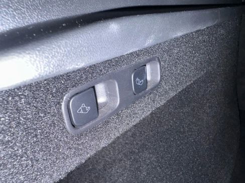 Used 2024 Tesla Model Y Performance image 34