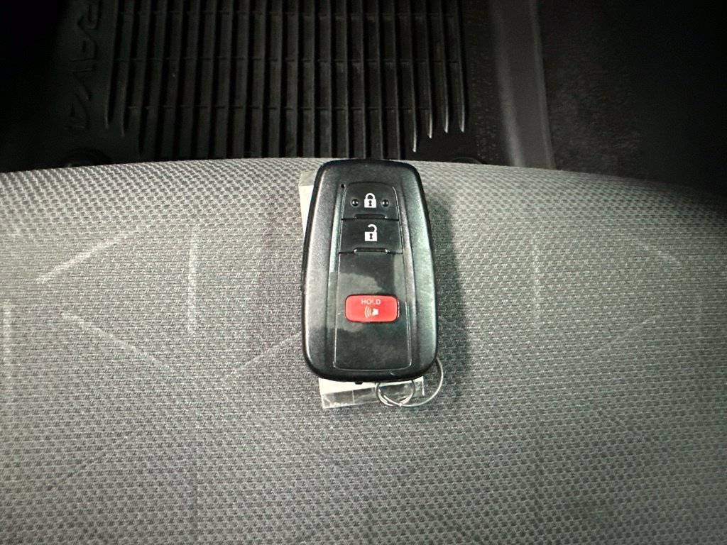 Used 2025 Toyota RAV4 XLE AWD/4WD image 37