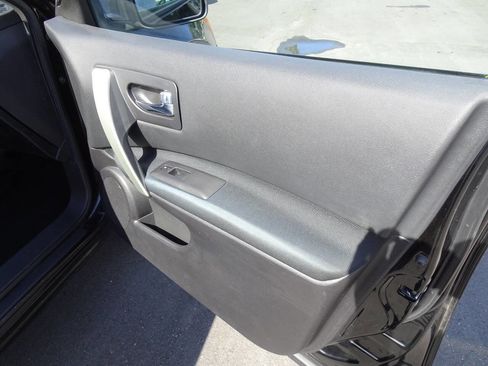 Used 2013 Nissan Rogue S image 15