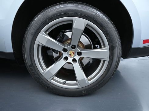 Certified 2022 Porsche Macan image 24