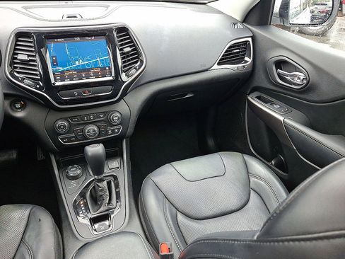 Used 2019 Jeep Cherokee Limited w/ Luxury Group AWD/4WD image 11