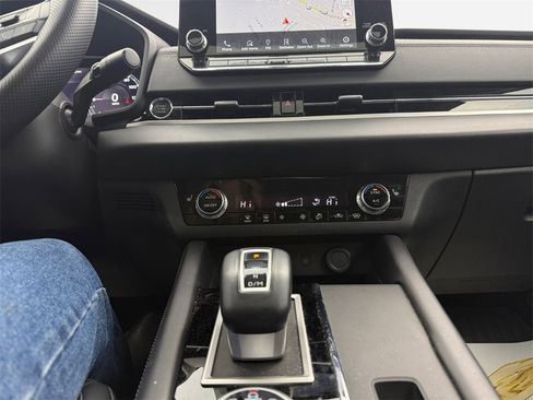 Used 2024 Mitsubishi Outlander SE image 22