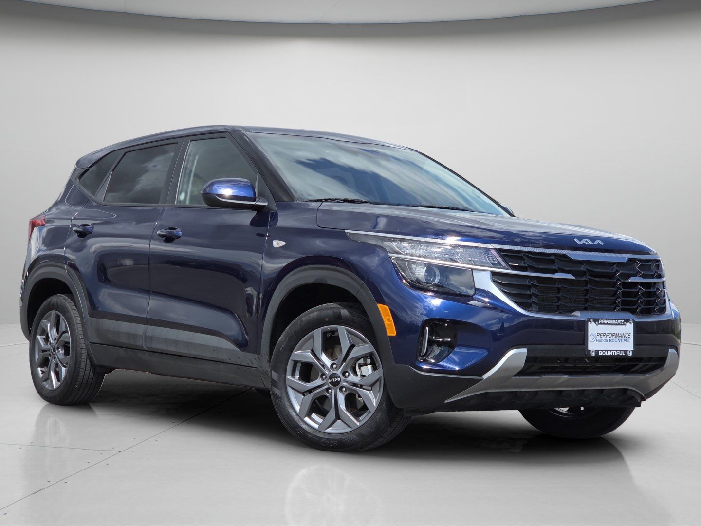 Used 2026 Kia Seltos LX AWD/4WD image 2