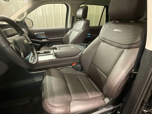 Used 2025 Ford Expedition Platinum w/ Platinum Ultimate Package AWD/4WD image 10