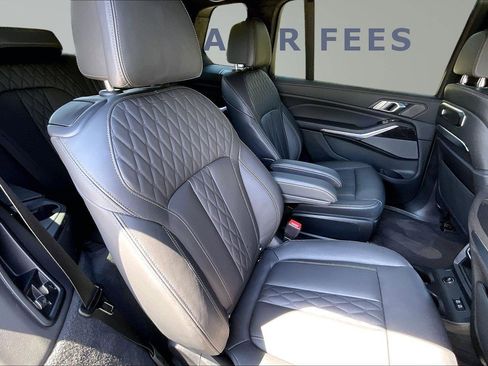 Used 2023 BMW X7 xDrive40i w/ Executive Package image 25