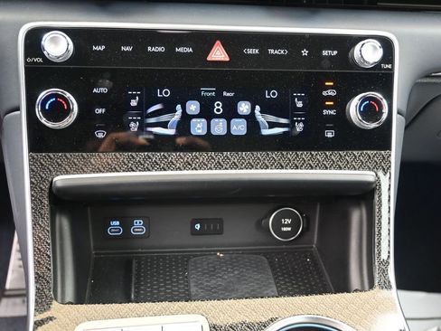 Used 2025 Genesis GV80 3.5T e-SC image 32