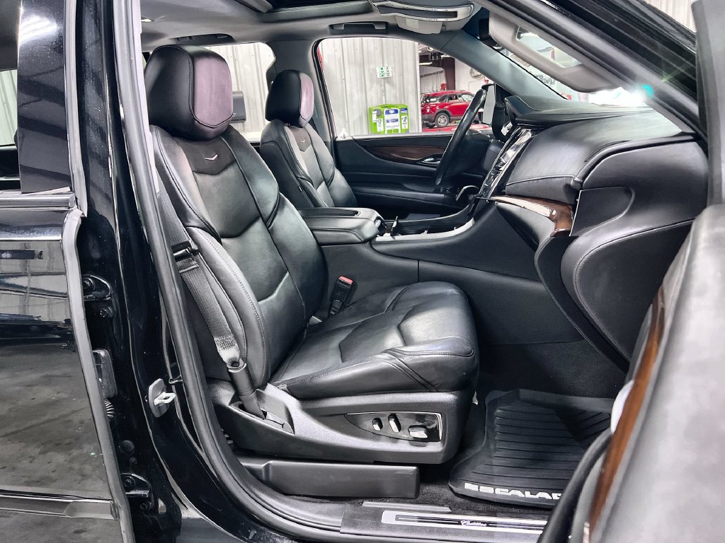 Used 2019 Cadillac Escalade Luxury RWD image 29