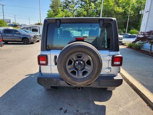 Used 2023 Jeep Wrangler Sport AWD/4WD image 4