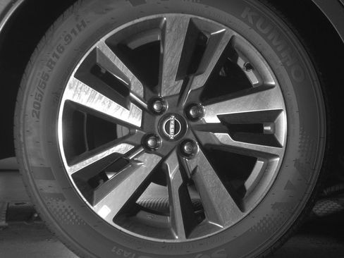 Used 2025 Nissan Versa SV image 15