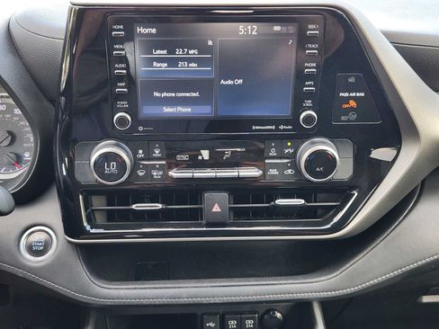 Used 2021 Toyota Highlander LE FWD image 15