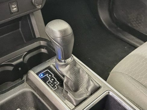 Used 2017 Toyota Tacoma SR5 w/ Tow Package AWD/4WD image 20