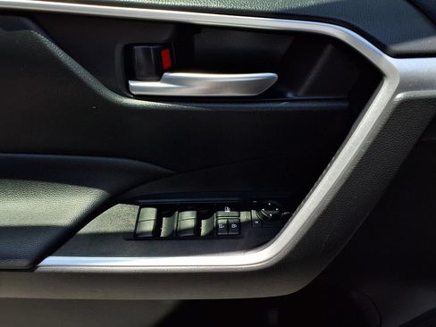Certified 2020 Toyota RAV4 XLE w/ Carpet Mat Package FWD image 19