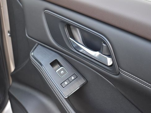 Used 2023 Nissan Rogue SL w/ SL Premium Package image 66