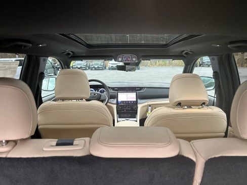 New 2025 Jeep Grand Cherokee Limited w/ Luxury Tech Group II image 37