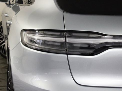 Certified 2025 Porsche Macan image 12