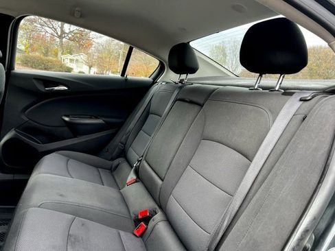 Used 2018 Chevrolet Cruze LT w/ Convenience Package image 18