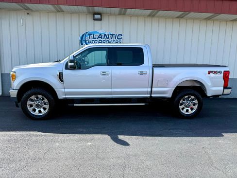 Used 2017 Ford F250 Lariat w/ Chrome Package image 2