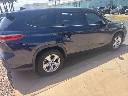Used 2022 Toyota Highlander LE image 3
