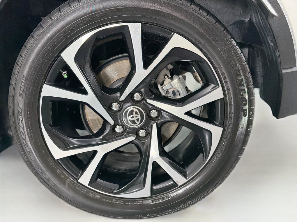 Used 2022 Toyota C-HR XLE FWD image 32