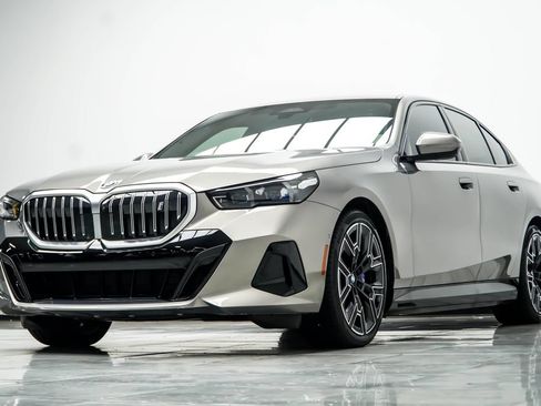 Used 2026 BMW i5 eDrive40 w/ M Sport Package RWD image 11