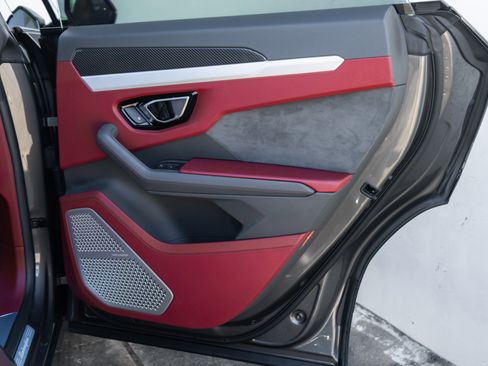 Used 2021 Lamborghini Urus image 36