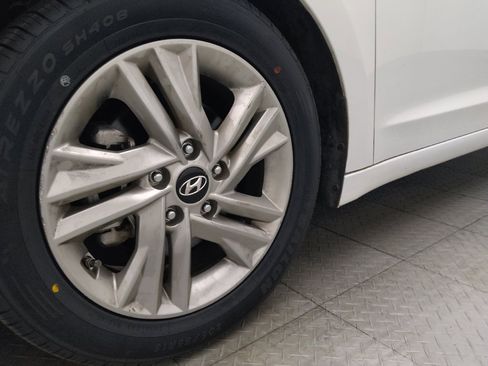 Used 2019 Hyundai Elantra SEL FWD image 31