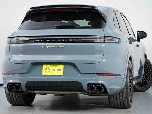 Used 2024 Porsche Cayenne Turbo image 5