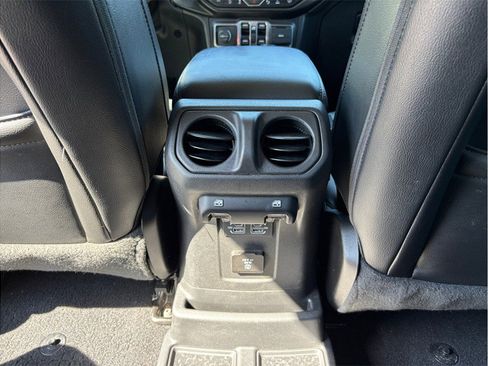 Used 2021 Jeep Wrangler Unlimited Sahara image 33